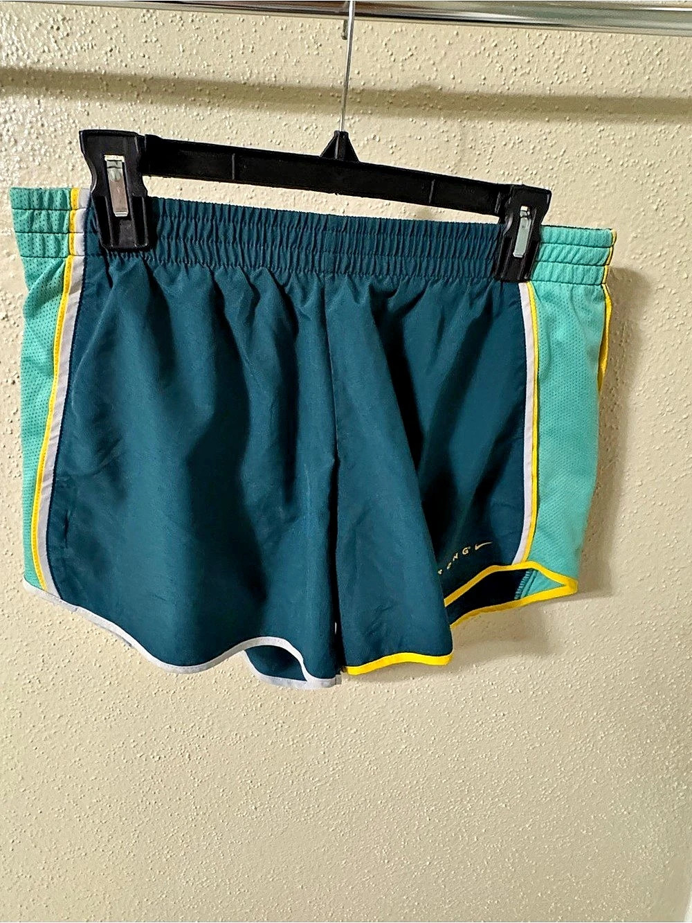Nike Dri-FIT Athletic Color Block Shorts Size Medium